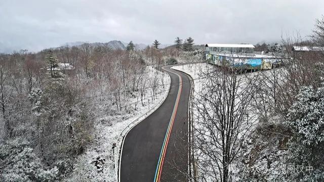汉中各大景区银装素裹!快来共赴2025年第一场冰雪之约 →