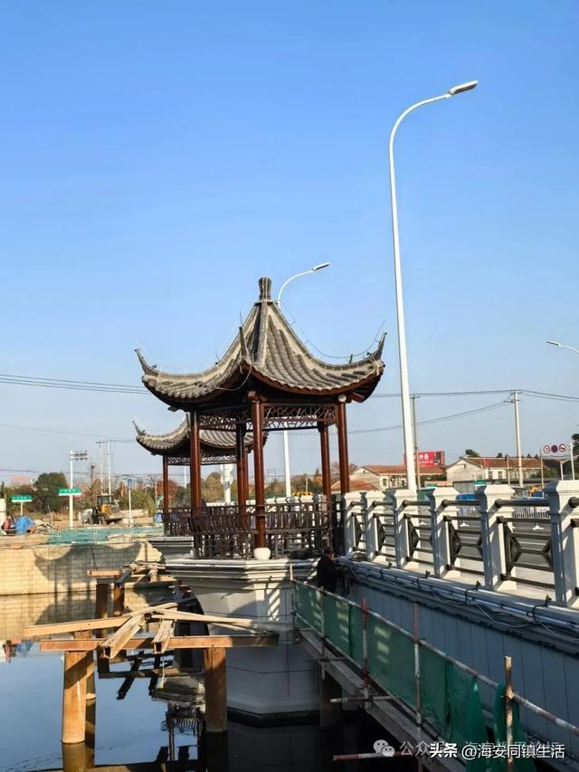 在海安新立发桥上看看老通扬河的水，回味春秋风云！
