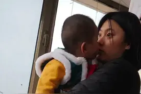 全国的德华已经产后抑郁，侄子试图吻醒痴呆的姨，评论区笑死我了图片