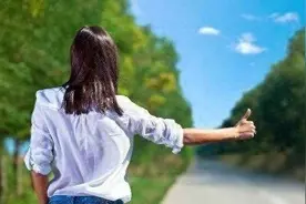 进藏路上女生免费搭车，是体验还是占便宜？真相揭秘！图片