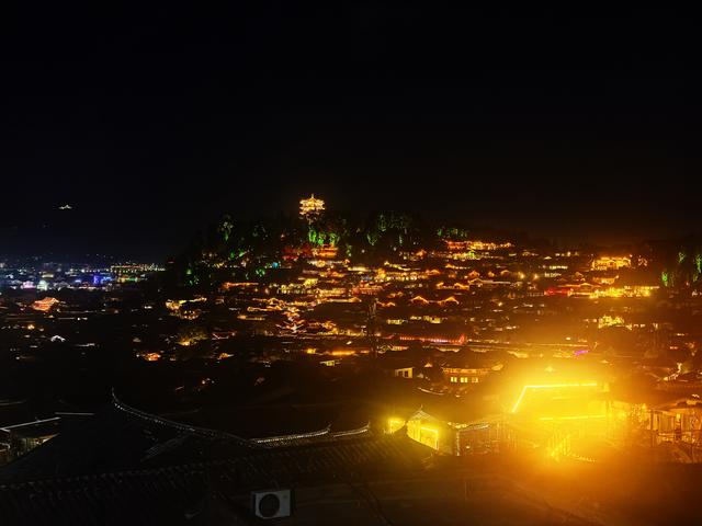 《七律·夜登丽江古城万古楼》