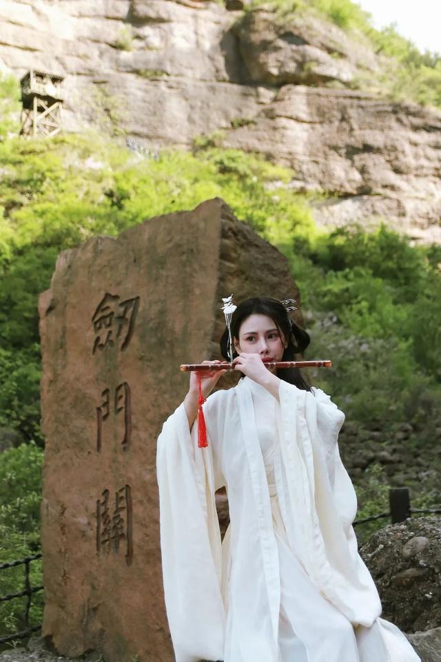 来剑阁当“古人”，汉服大片拍爆内存！