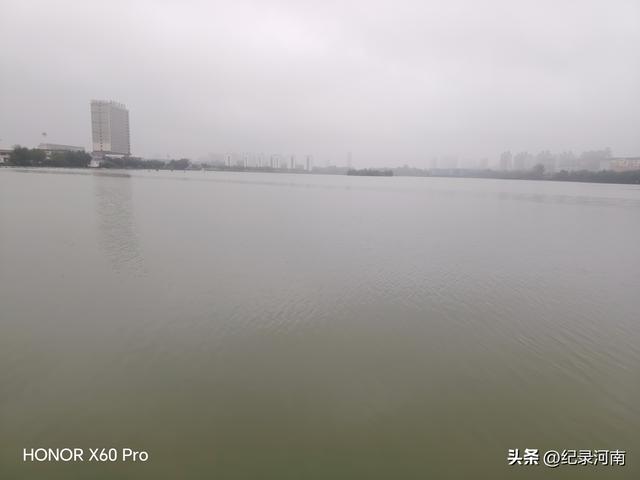 七上八下全国文明城市柘城县迎来汛期，晨练国家湿地公园榕湖发现