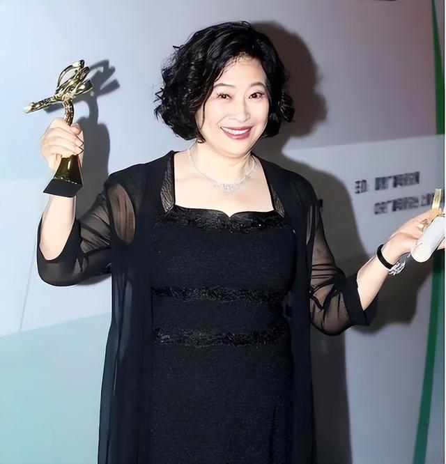 明明演技一般，却被捧成“老戏骨”，这12位演员终于现出原型了？