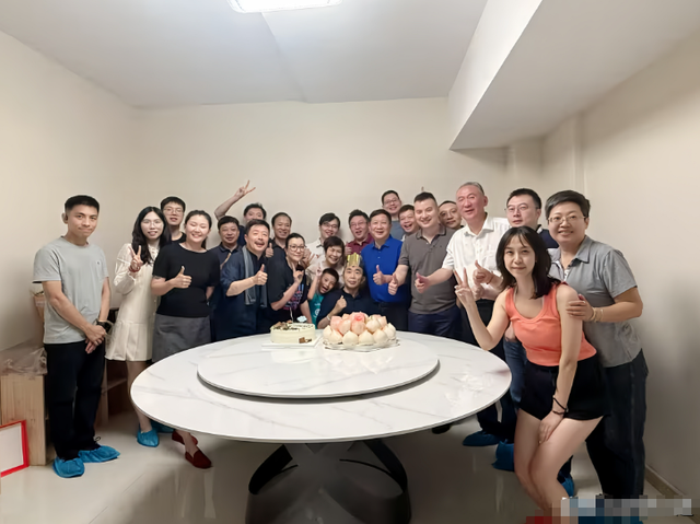 曝聂卫平73岁生日照，面部有凹陷，右眼状态不对劲	，原来早有端倪