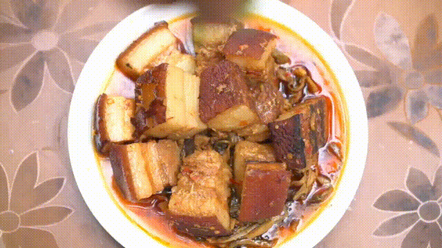 成都出发2.5h刹拢最绝红叶之城！秋色媲美九寨，一城吃够三省美食！更有山林温泉泡过瘾！