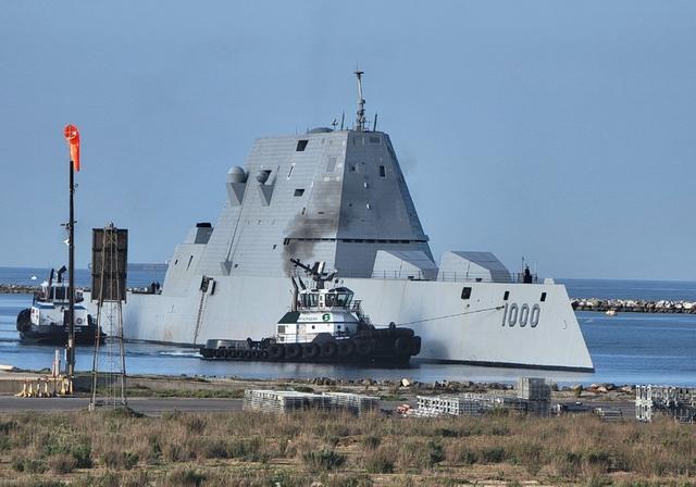 张召忠：美国就算一动不动，中国20年也追不上	，中美差距那么大？