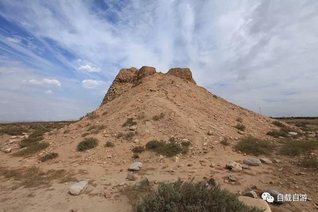 乌海市虽然年轻,但却有国内少见的秦长城,太不起眼让人不敢相信