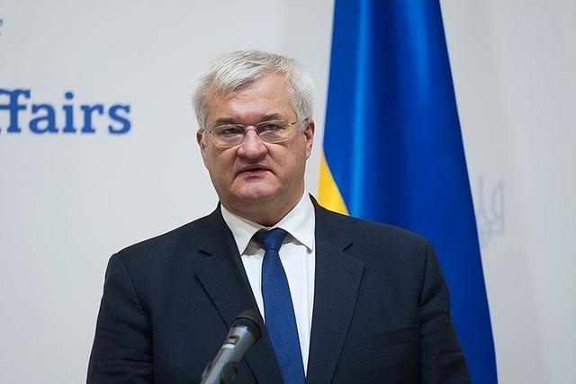 翻脸比翻书快！泽连斯基突然通知中国，准备迎接乌克兰的最新制裁