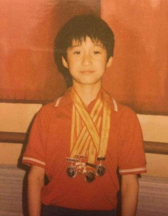 央媒发文，42岁张杰高调官宣喜讯，全网恭喜，终于等到这一天