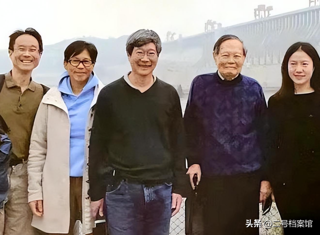 杨振宁家庭情况曝光，三个儿女无人继承衣钵，原配和翁帆终究不同