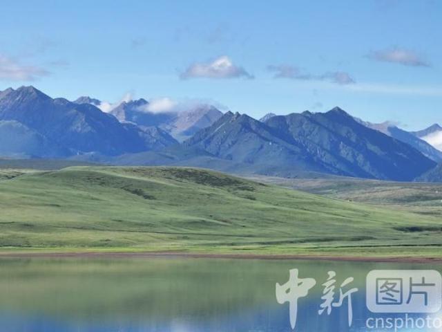 甘肃张掖：山丹马场景色宜人