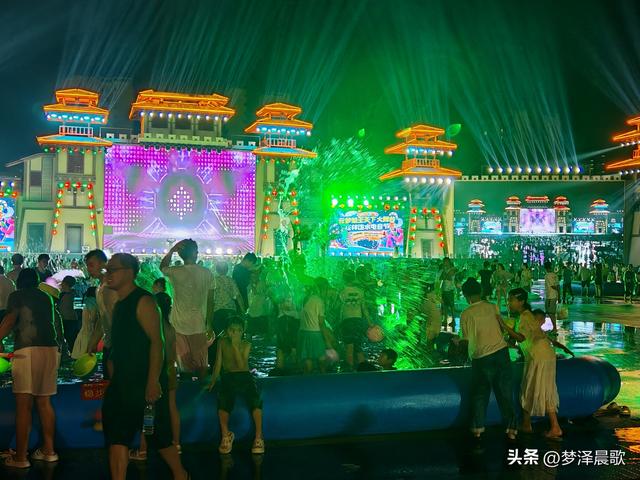 湖北：云梦举办首届花样泼水电音节