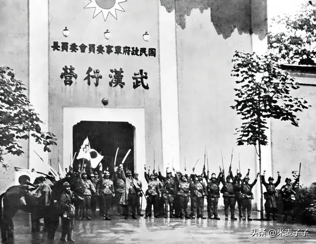 河南一“瞎老头”去世后，惊动高层，张自忠女儿托人为其献花圈！