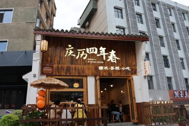 白天晚上“两副面孔”？岳阳这条街，逛100次都不够！