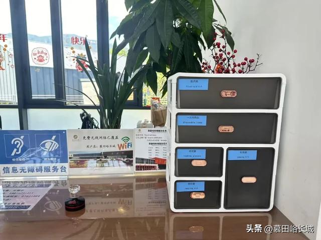 【暖心守护】带爸妈爬长城不再犯难！慕田峪适老化服务升级，细节暖到心坎里！