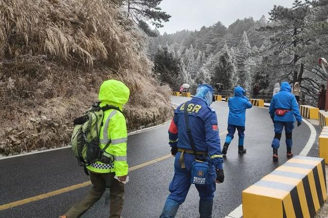景美人更暖，明月山雪季暖心服务全程在线！