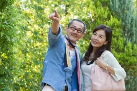 高中同学40年未联系，突然打来电话搞聚会，我却直接回绝了图片