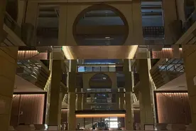 “包吃包住”的水疗会所，成了深圳年轻人的精神养老院图片