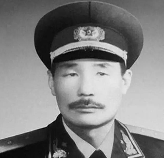 55年毛主席拒绝大元帅军衔，笑问周总理：你的元帅军衔还要不要评
