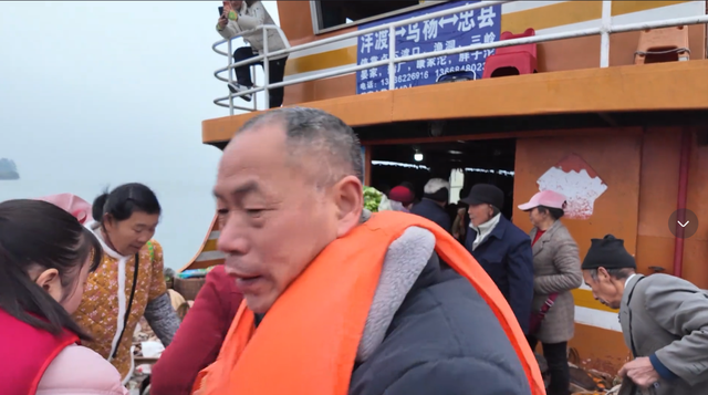 重庆最后的长江轮渡，乘客减少难以为继，爱心传递成网红