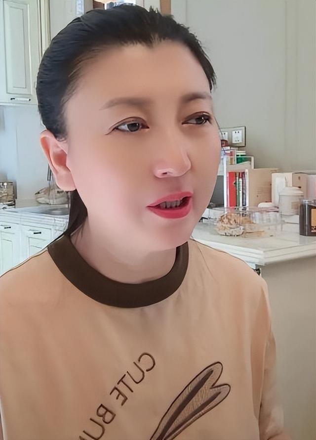 一级演员闫学晶塌房，她做错了两件事