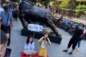 深圳街头惊现“地摊女友”？各种交易明码标价，戳中单身男性图片