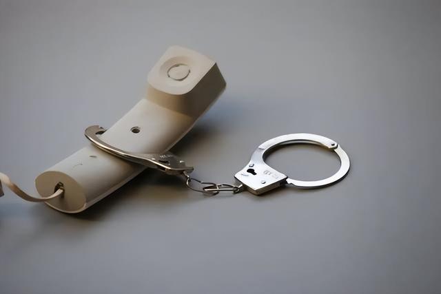 阅兵刚结束，曝光6个间谍！带1448份机密文件出逃，泄露尖端武器