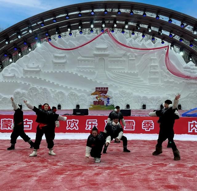 呼伦贝尔市第七届冰雪日暨牙克石凤凰山冰糖葫芦冰雪艺术季系列活动盛大启幕！