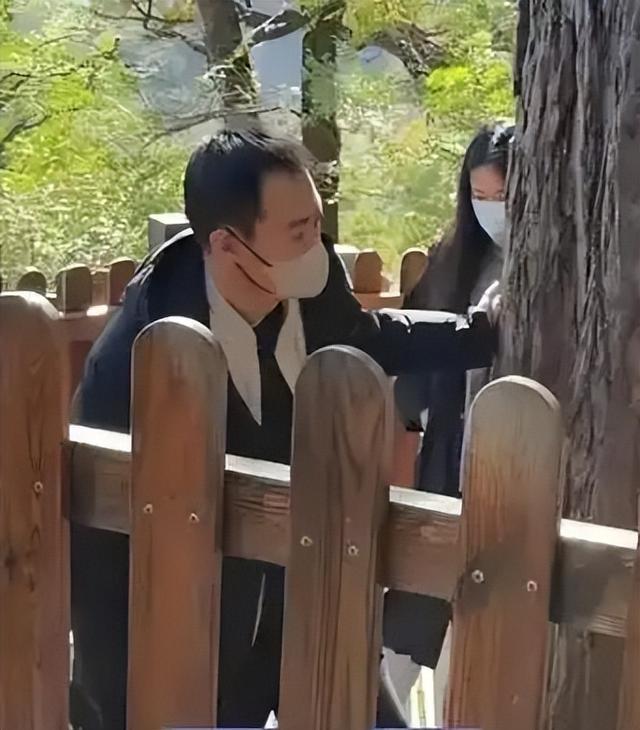 离世仅过去8个月	，52岁辛柏青高调传出喜讯，朱媛媛终于能安心了