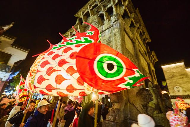 黄山歙县徽州古城，感受古城的非遗文化，邂逅一条“活着”的大鱼