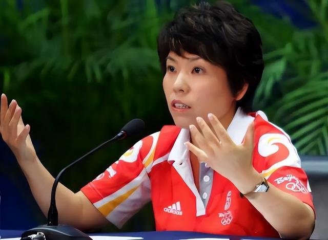 败光20亿、国籍问题、向洋人下跪，邓亚萍身上的标签到底是真是假