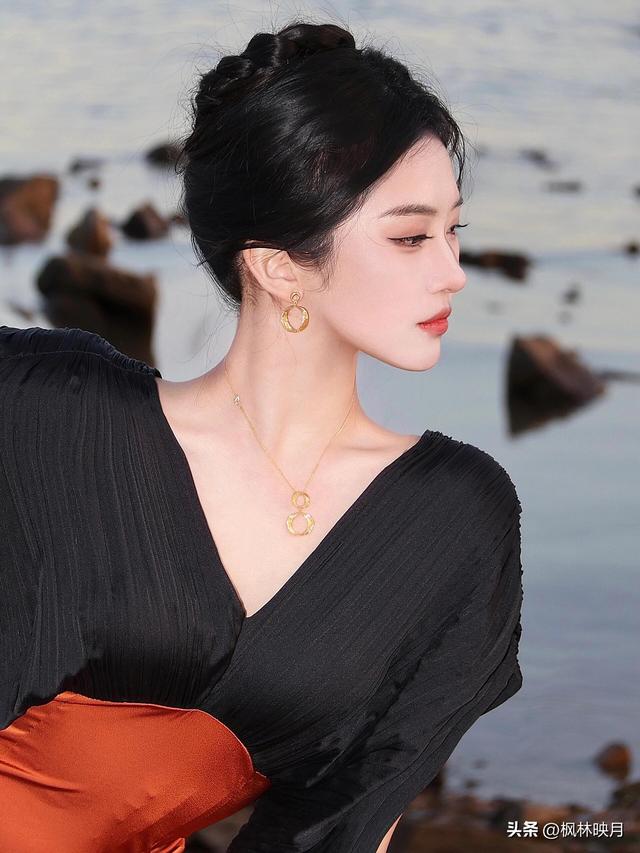 河北保定一佳人，172cm皮肤白到发光，身材也很顶级，太美啦