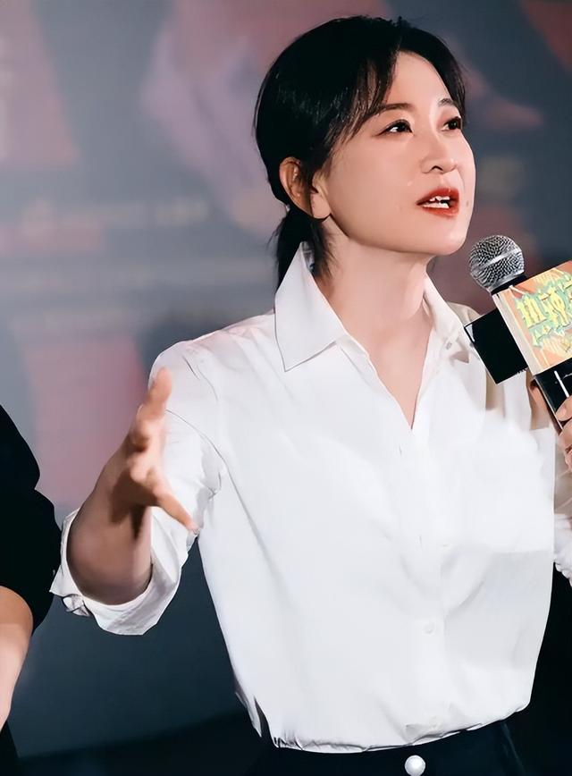 退出春晚解散公司，被“综艺”开除	，44岁贾玲近况曝光，面相变了