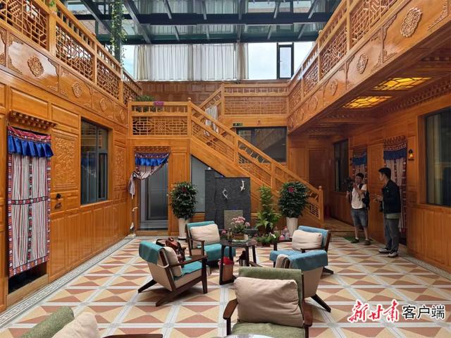 在观赏游历中增进文化认同——甘南州以旅游促进各民族交往交流交融
