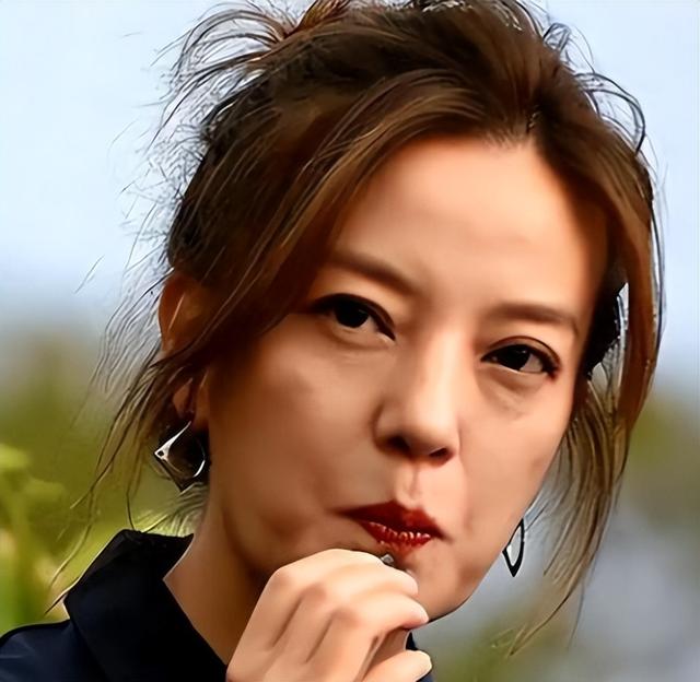 赵薇没想到，自己不止被圈内封杀，还有一件事，也让她面子挂不住