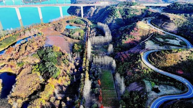 孟津区：黄河小浪底下游河岸别样冬韵