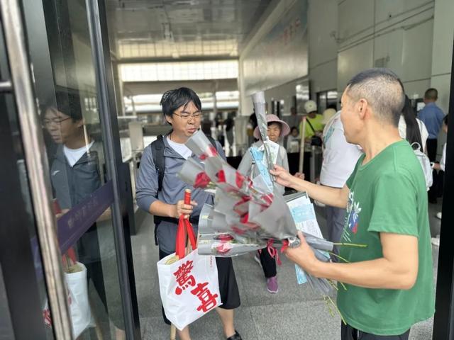 19.7℃的夏天 曲靖清凉好生活，成都⇆曲靖 避暑文化旅游专列首发到达