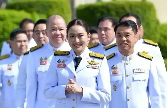 这一仗彻底把泰国打醒，卡了中国四年的军购，佩通坦内阁终于点头