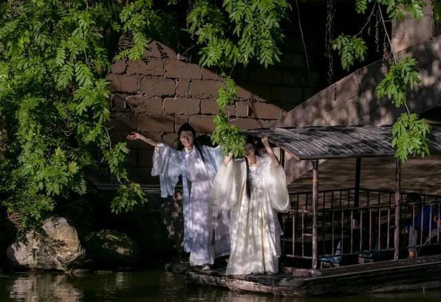 成都10大避暑古镇，溪河玩水泛舟、打水仗、捉虾网鱼…1天打来回