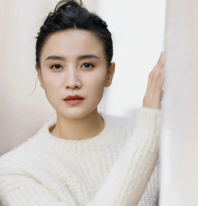 陪睡上位、知三当三？刚拿金鸡奖影后的宋佳，私生活传闻有多离谱