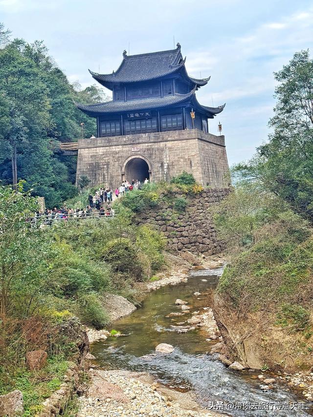 剑门关景区探寻古人入关的足迹