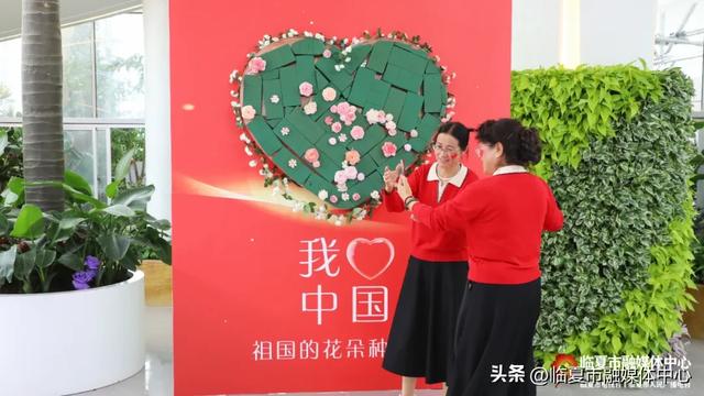 来打卡了吗？临夏市花卉艺术中心人气爆棚，“芬芳馥郁”的文化盛宴引领假期潮流～