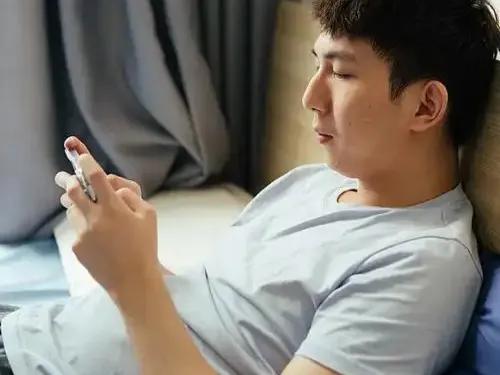 老同学一夜被骗30万，家都要散了！简单骗术已骗好多人，谨防上当