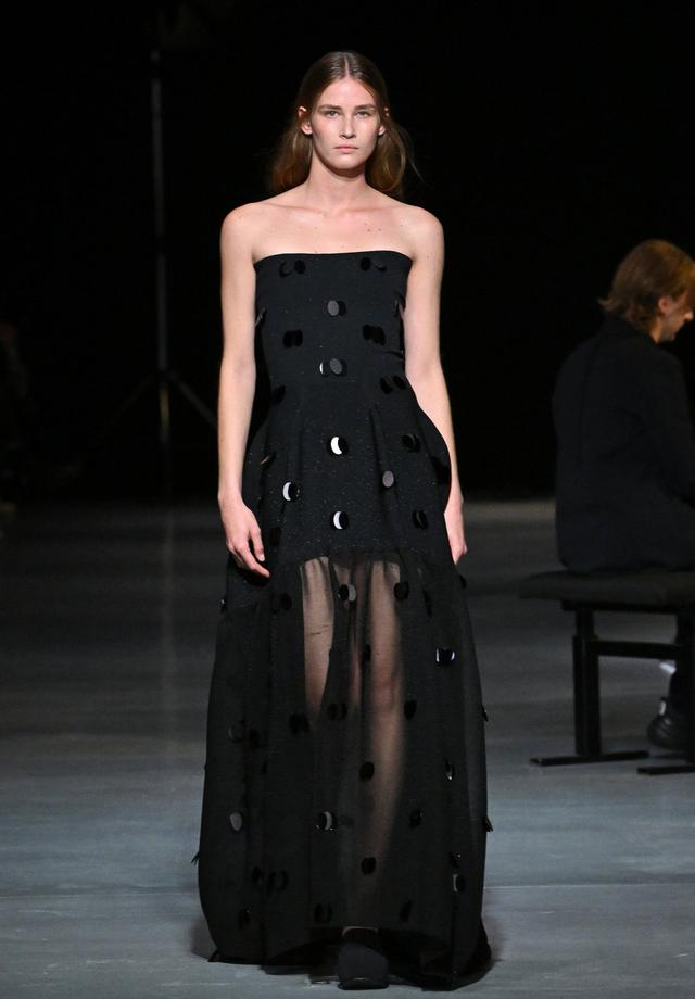 Cfcl 透明如玻璃, 编织着理念, 衣服亦是工具