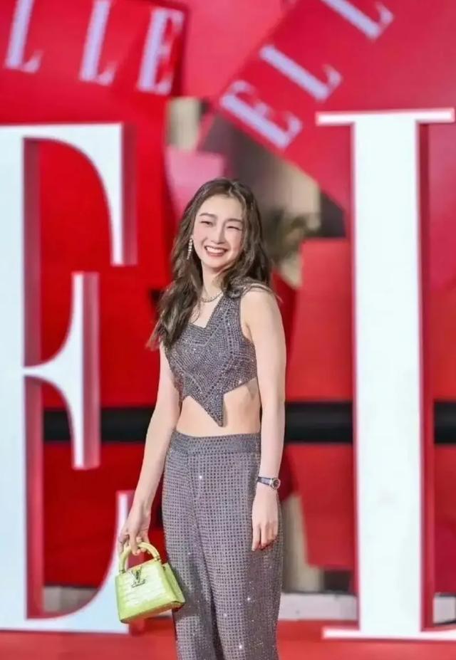 周冬雨的脸怎么突然变样了？简直像换了一个人！