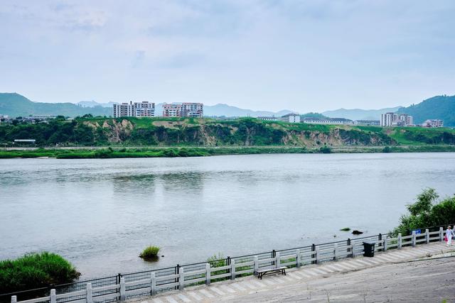 鸭绿江国门景区，领略中朝边境的异域风光，还是红色研学的好去处