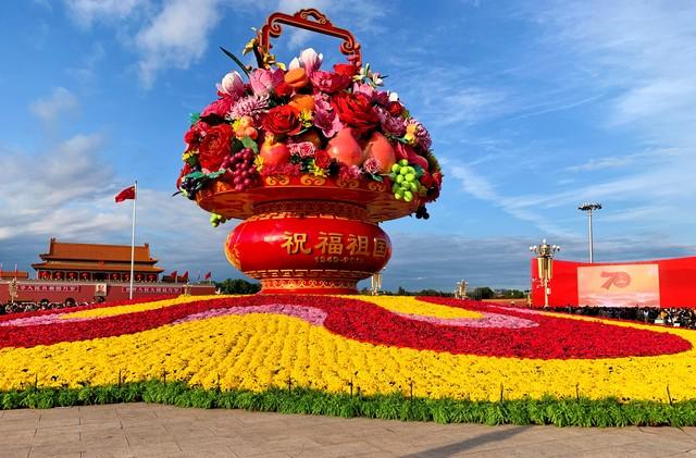 《喜迎国庆》亲爱的祖国！伟大的祖国！我爱您！