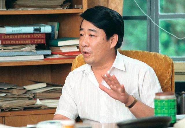 1984年，王光美来到河南和当县长的儿子刘源，留下一张珍贵的合影