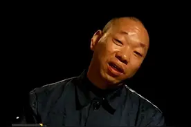 丈夫谎称外出打工，藏在家中3天，亲眼目睹妻子和邻居丑事后崩溃图片